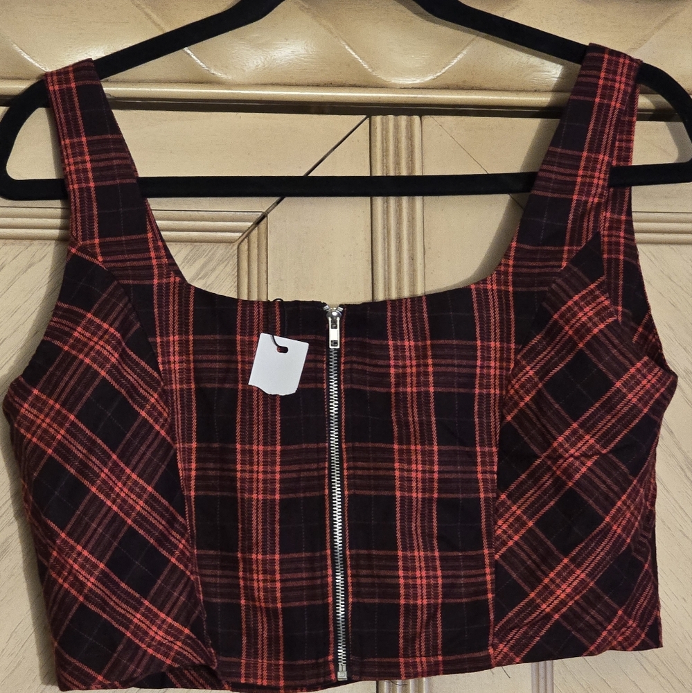 Steve Madden Orchard Crop Top in Red Plaid. Multiple sizes. Red and black - Picture 14 of 16